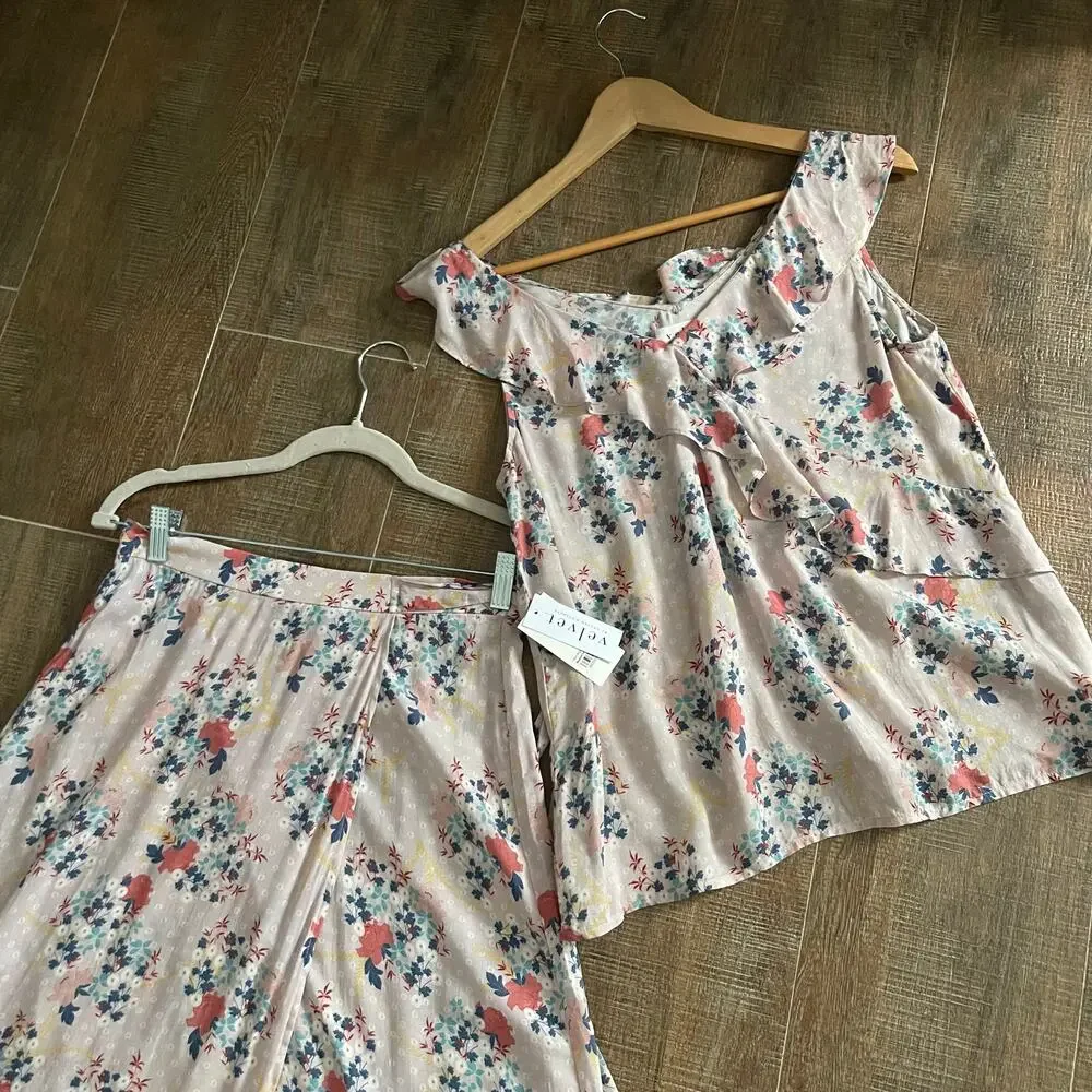 Velvet by Graham & Spencer NWT Women's Floral Skirt Set SIZE MEDIUM